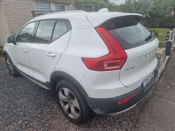 Volvo XC40 2 of 7