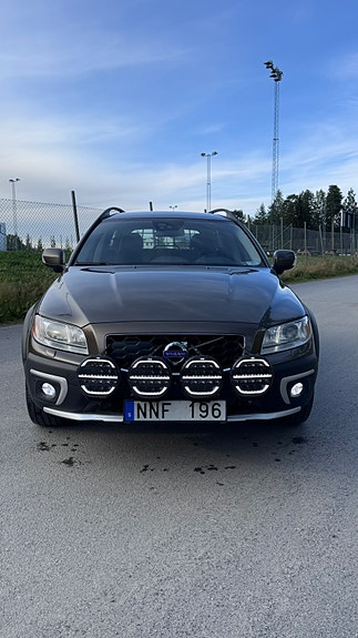 Volvo XC70 2 of 10