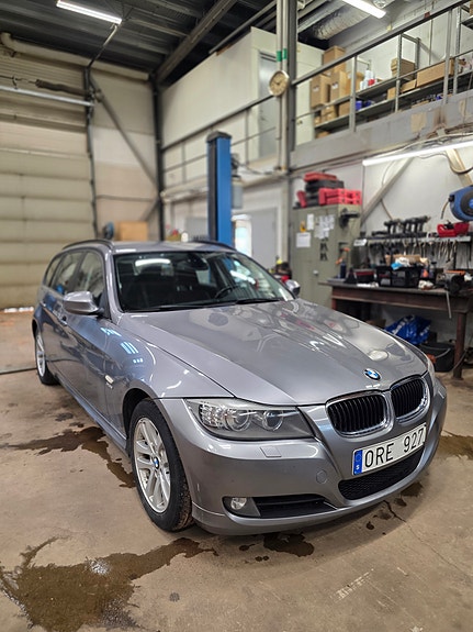 BMW 320d 2 of 12