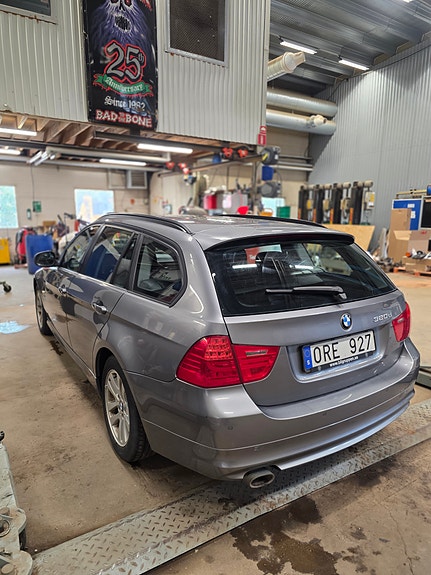 BMW 320d 4 of 12