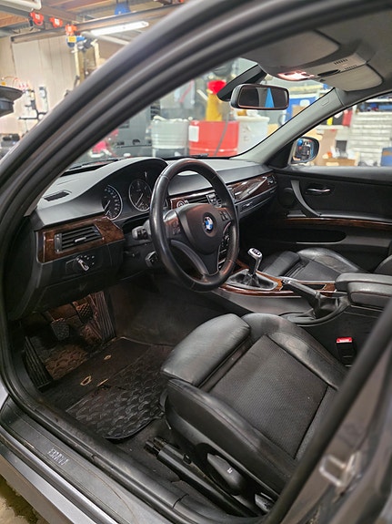 BMW 320d 5 of 12