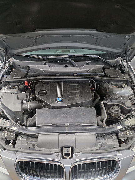 BMW 320d 9 of 12
