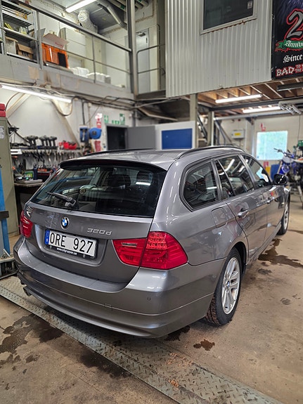 BMW 320d 3 of 12