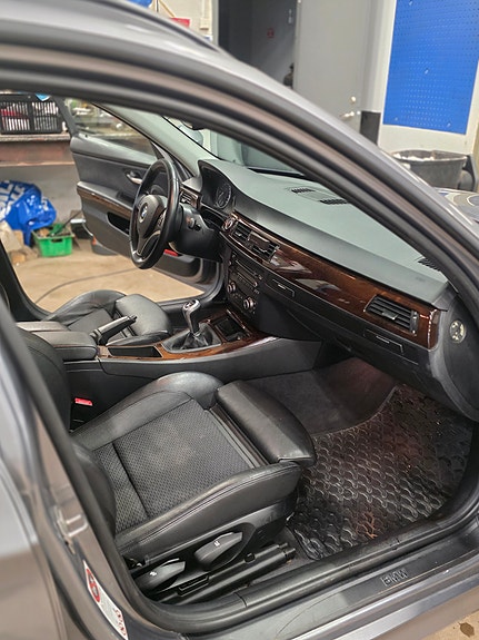 BMW 320d 6 of 12