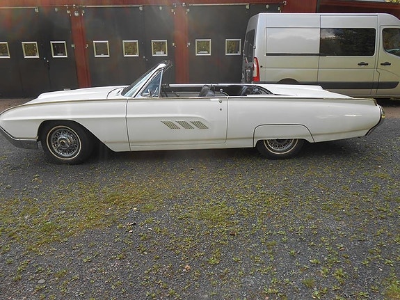 Ford Thunderbird 2 of 16