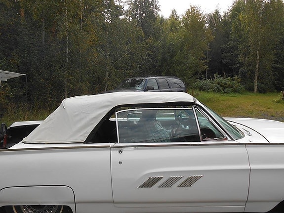 Ford Thunderbird 16 of 16