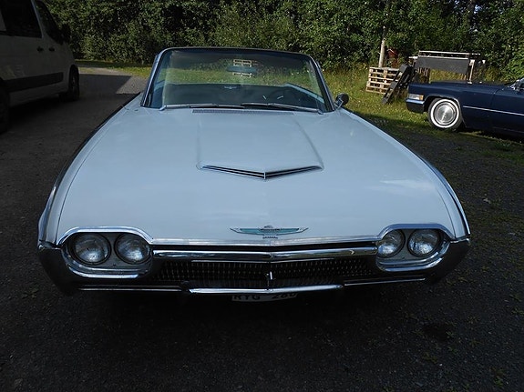 Ford Thunderbird 5 of 16