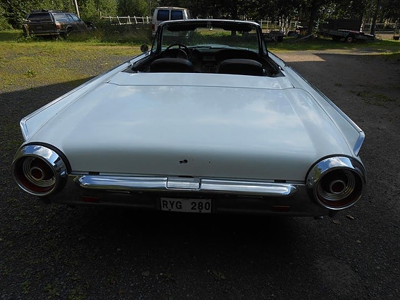 Ford Thunderbird 8 of 16