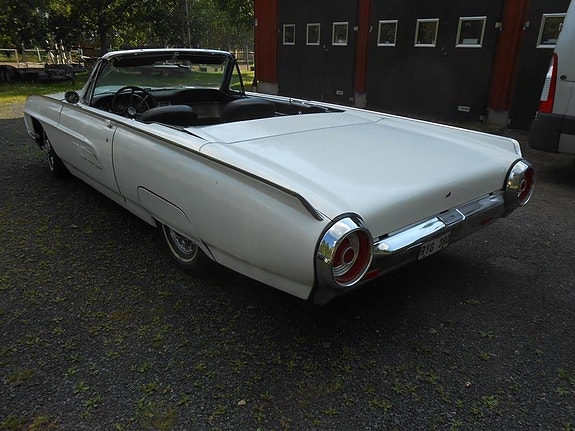 Ford Thunderbird 6 of 16