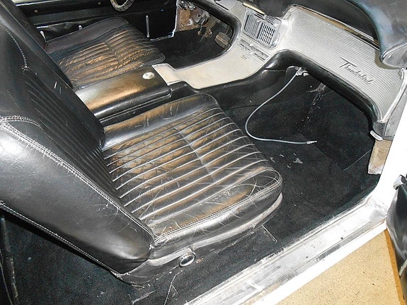 Ford Thunderbird 10 of 16