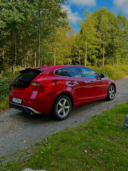 Volvo V40 2 of 14