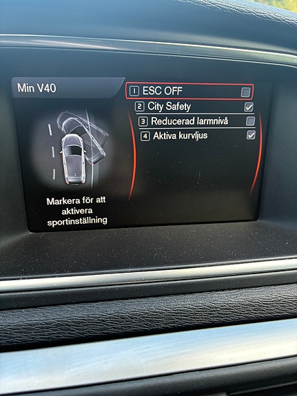 Volvo V40 12 of 14