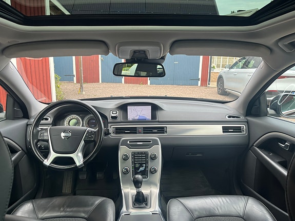 Volvo V70 3 of 6
