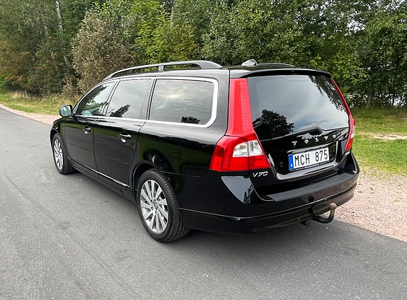 Volvo V70 2 of 6