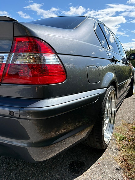 BMW 325i 3 of 6