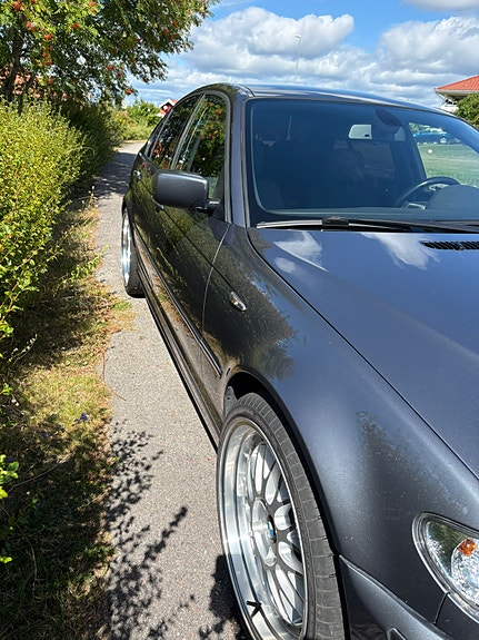 BMW 325i 5 of 6