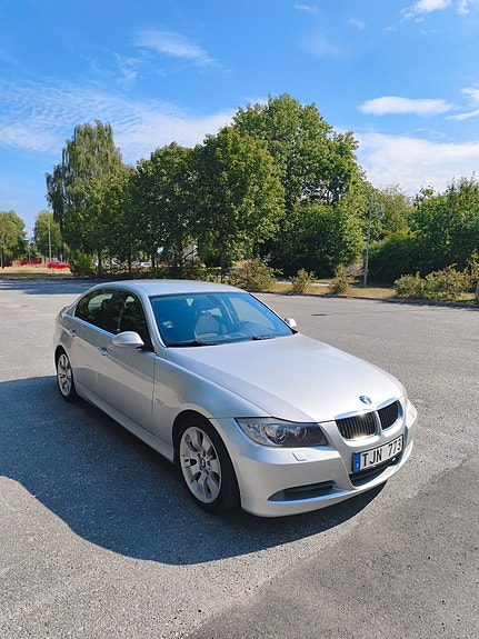BMW 325i 3 of 11