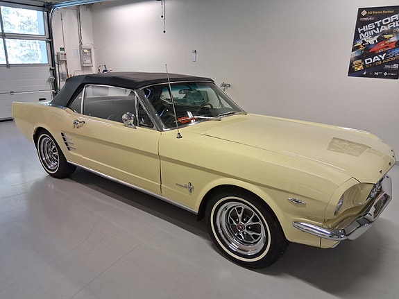 Ford Mustang 8 of 8