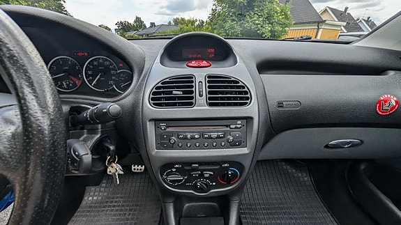 Peugeot 206 CC 3 of 6
