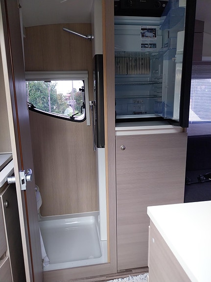 Adria action 361 LH 4 of 5