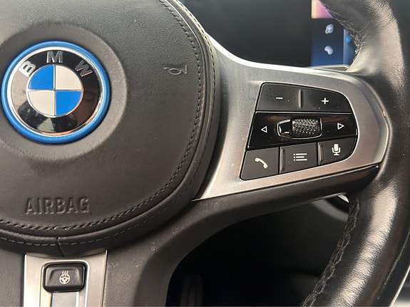 BMW i4 27 of 30