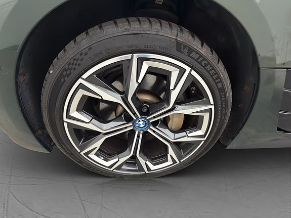 BMW i4 28 of 30