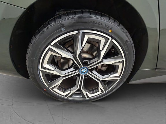 BMW i4 30 of 30