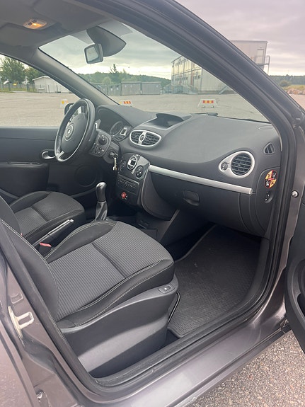 Renault Clio 10 of 15