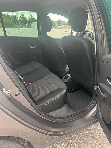 Renault Clio 11 of 15