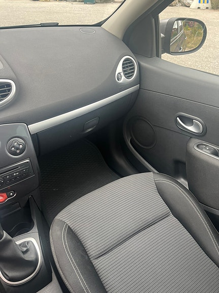 Renault Clio 14 of 15