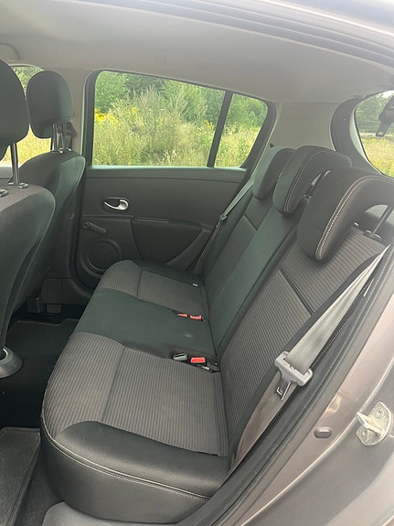 Renault Clio 8 of 15