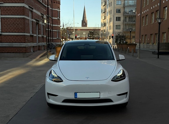 Tesla Model Y 2 of 9