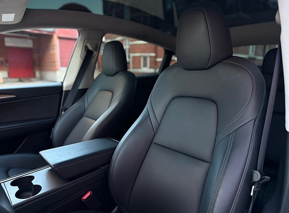 Tesla Model Y 9 of 9