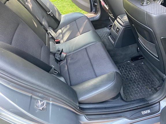 BMW 320d 4 of 6