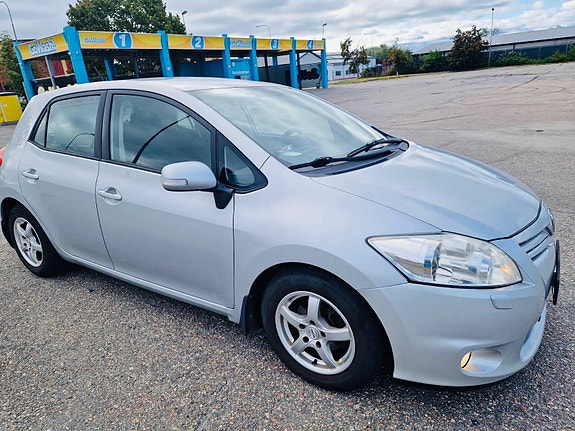Toyota Auris 5 of 7