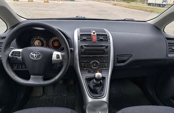 Toyota Auris 7 of 7