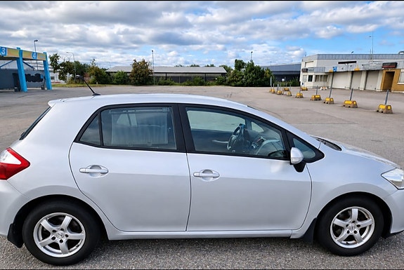 Toyota Auris 4 of 7