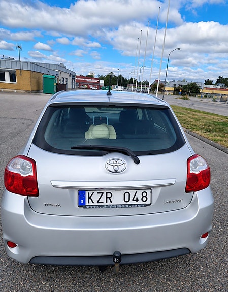 Toyota Auris 3 of 7