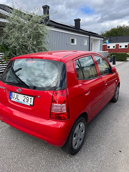 Kia Picanto 5 of 7
