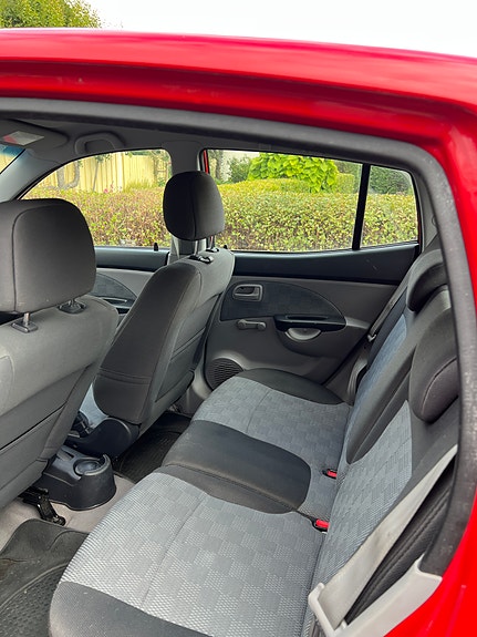 Kia Picanto 4 of 7