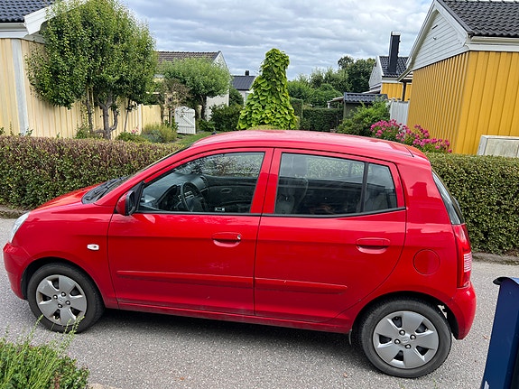 Kia Picanto 2 of 7