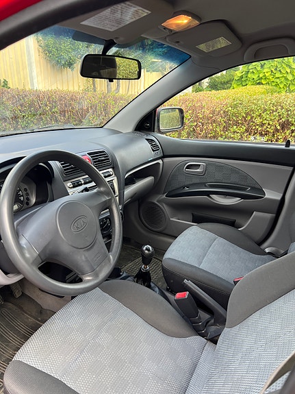 Kia Picanto 3 of 7