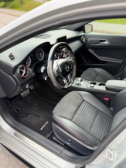 Mercedes-Benz A45 9 of 10