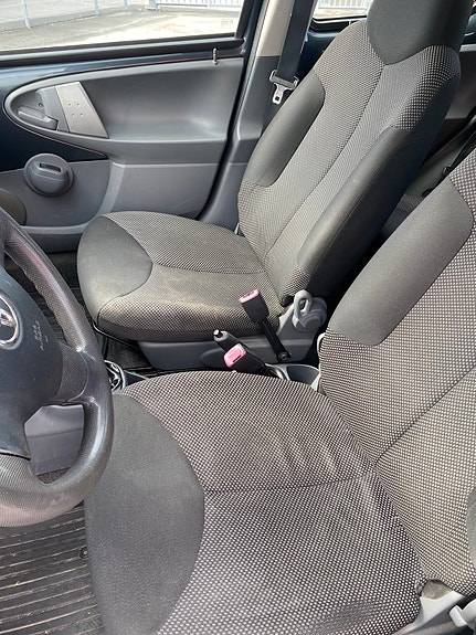 Toyota Aygo 2 of 8