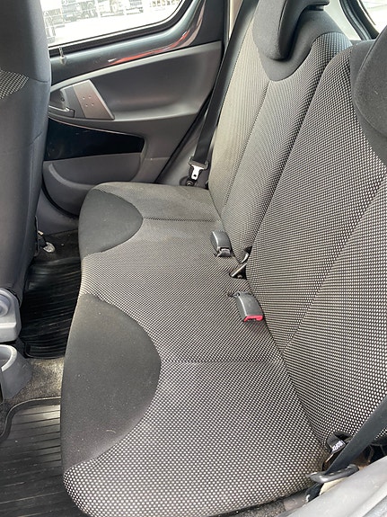 Toyota Aygo 3 of 8