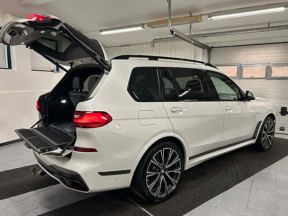 BMW X7 3 of 26