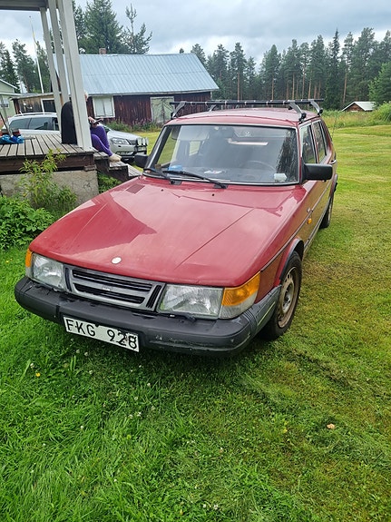 Saab 900 2 of 2