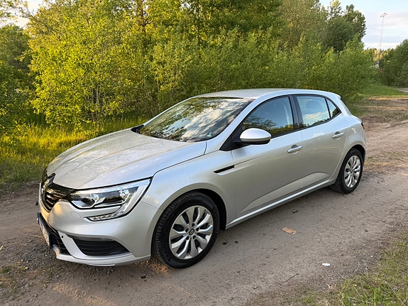 Renault Megane IV 2 of 6