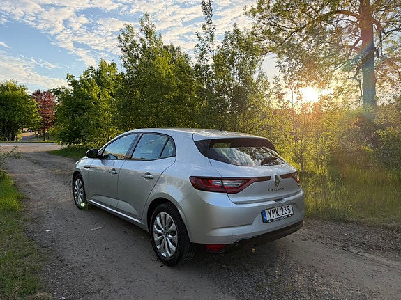 Renault Megane IV 4 of 6