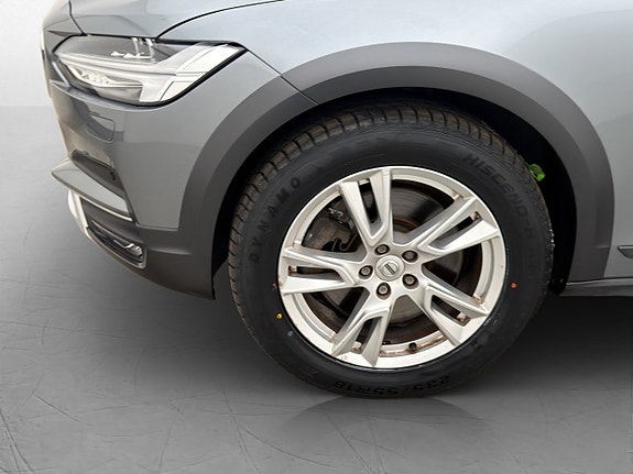 Volvo V90 Cross Country 30 of 30